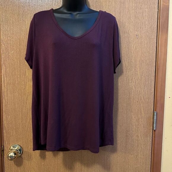T-shirts V-neck short sleeve - Peace and Pearls, Justify - women’s size XL - Picture 3 of 16
